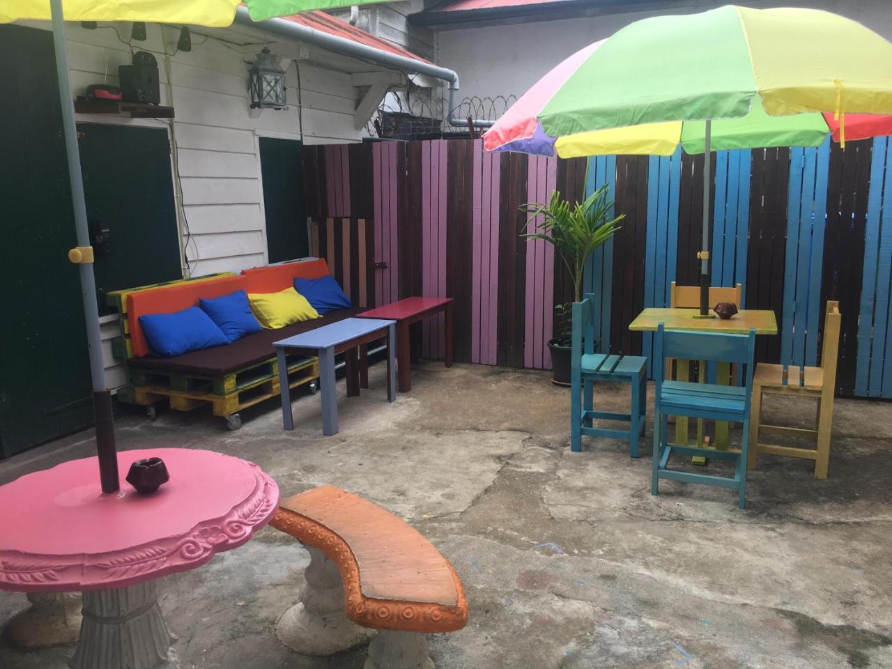 Guesthouse De Kleine Historie Paramaribo Exteriör bild