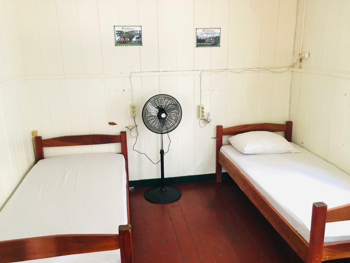 Guesthouse De Kleine Historie Paramaribo Exteriör bild